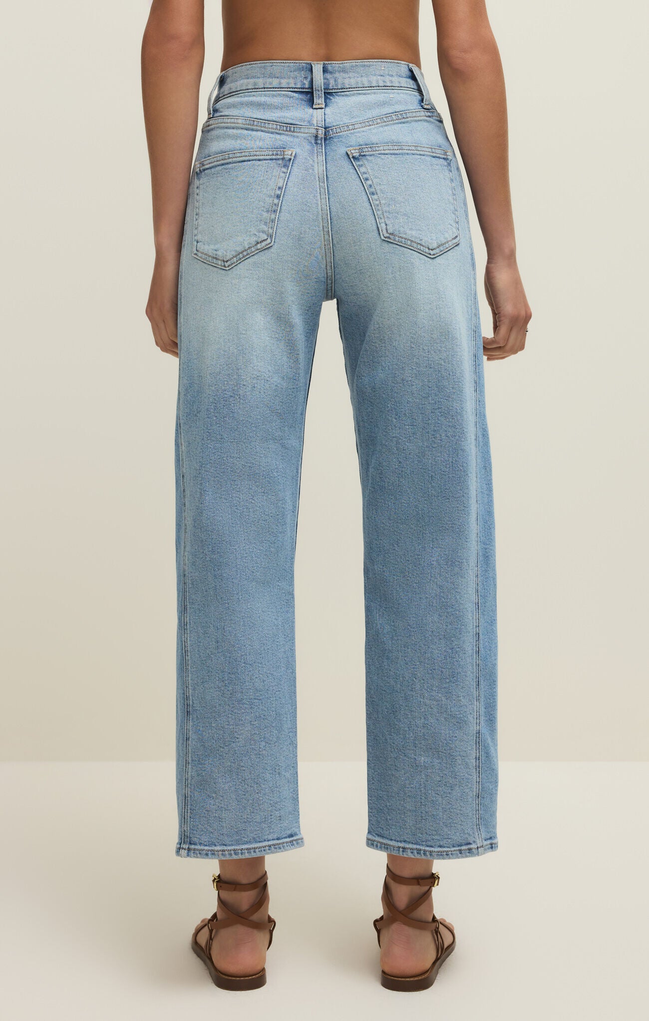 Luna HR Crop Bowed