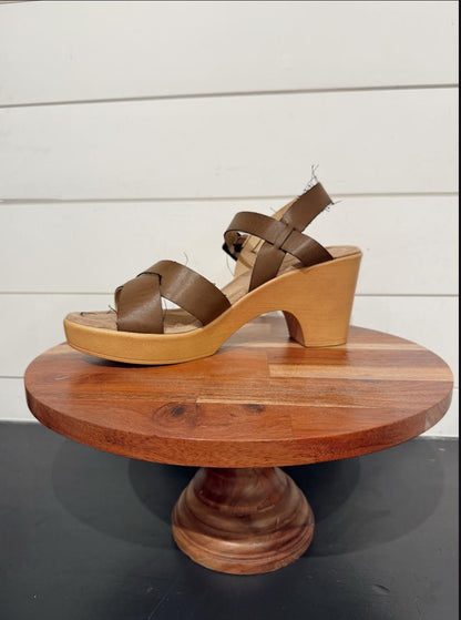 Ample Sandal