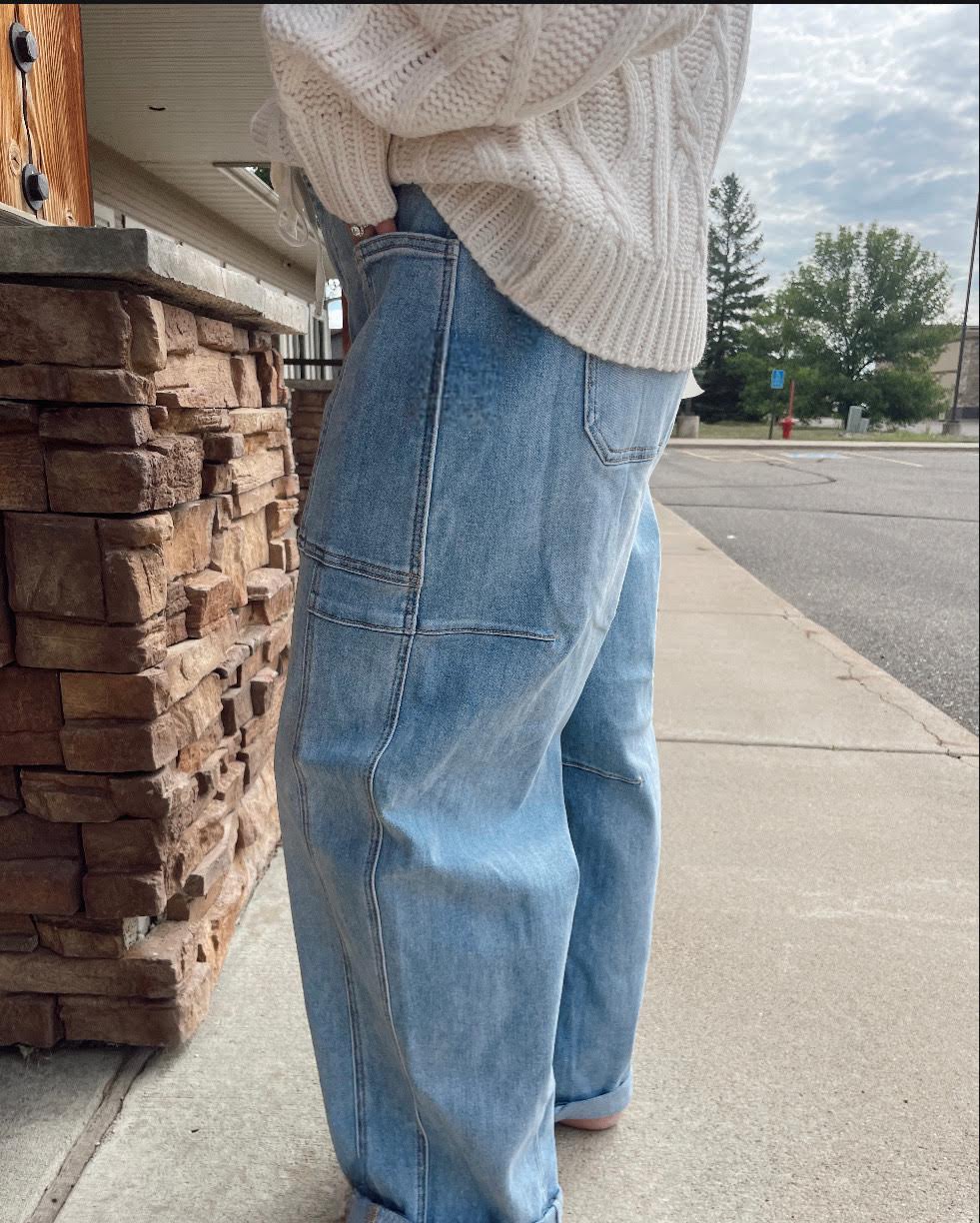 Markie HR Crop Barrel