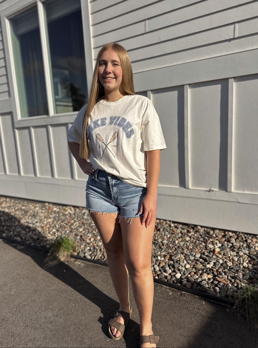 Lake Days Graphic Top