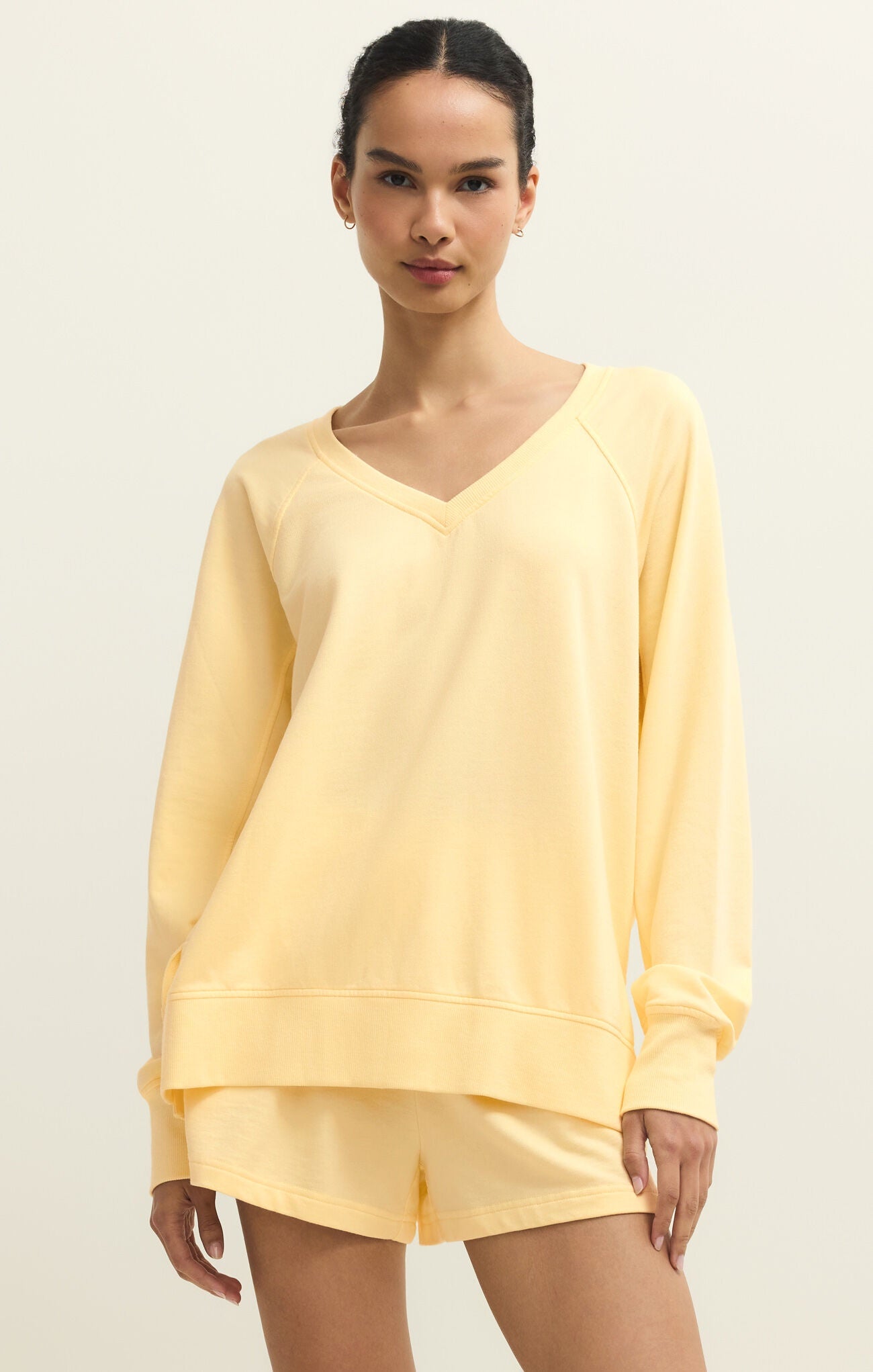V-neck Weekender